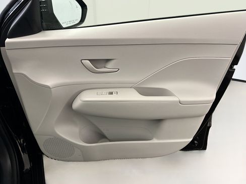 Used 2025 Hyundai Kona SEL image 32