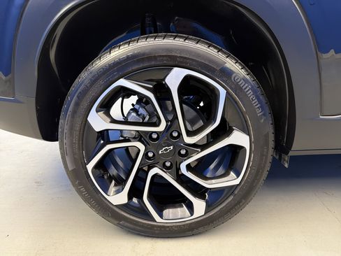 Used 2024 Chevrolet Trax RS w/ Sunroof Package FWD image 9