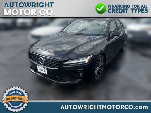 Used 2021 Volvo S60 T5 Momentum AWD/4WD image 1