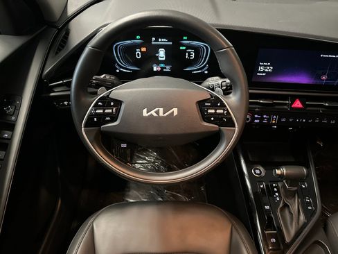 Certified 2023 Kia Niro EX image 19