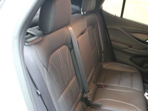 Used 2025 Buick Envista Avenir FWD image 9