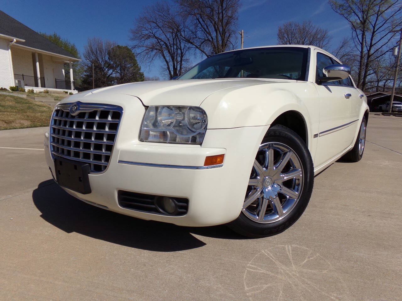 Used 2010 Chrysler 300 Touring RWD image 8