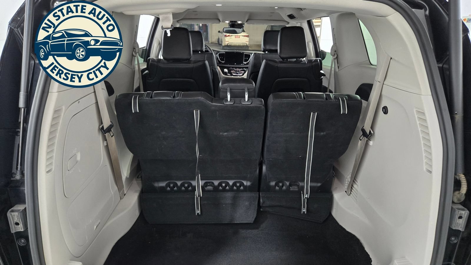 Used 2024 Chrysler Pacifica Limited FWD image 41