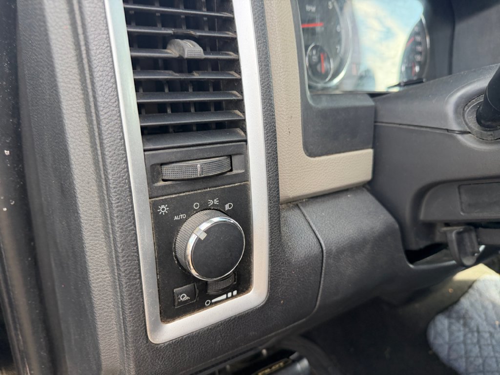 Used 2012 RAM 1500 Classic SLT AWD/4WD image 18