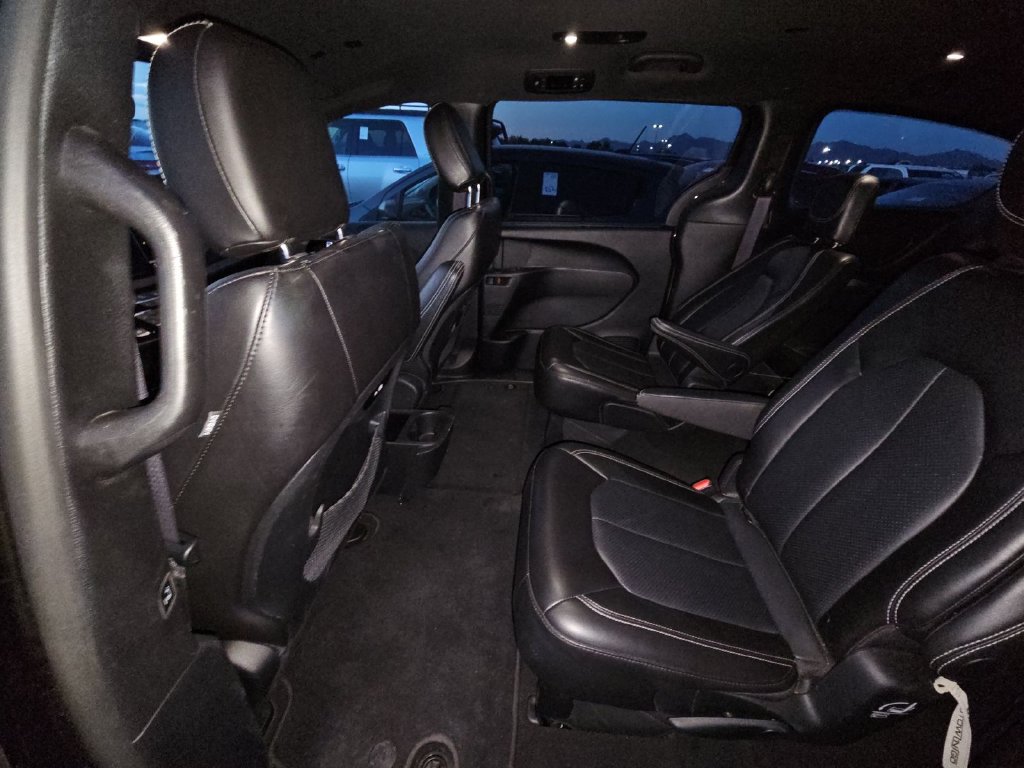 Used 2025 Chrysler Pacifica Select FWD image 11