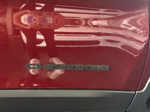 Used 2020 Jeep Cherokee Latitude Plus AWD/4WD image 22