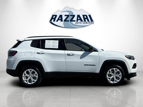 Used 2024 Jeep Compass Latitude AWD/4WD image 2