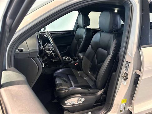 Used 2023 Porsche Macan AWD/4WD image 8