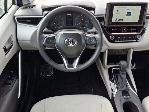 Used 2025 Toyota Corolla Cross LE image 11