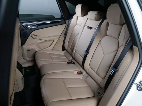 Certified 2026 Porsche Macan image 13