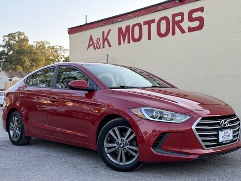 Used 2017 Hyundai Elantra SE FWD image 1