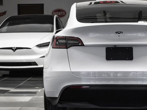 Used 2023 Tesla Model Y Long Range AWD/4WD image 37