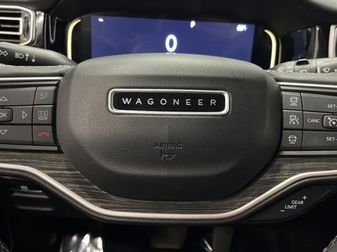 Used 2022 Jeep Wagoneer Series III w/ Premium Group I AWD/4WD image 16