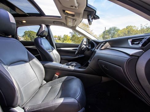 Used 2019 INFINITI QX50 Essential w/ Premium Heat Package image 19