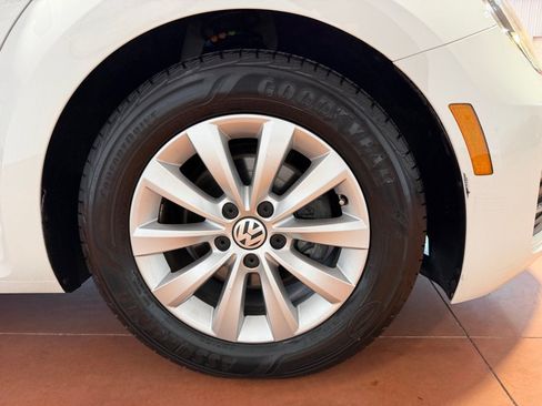 Used 2019 Volkswagen Beetle 2.0T S FWD image 16