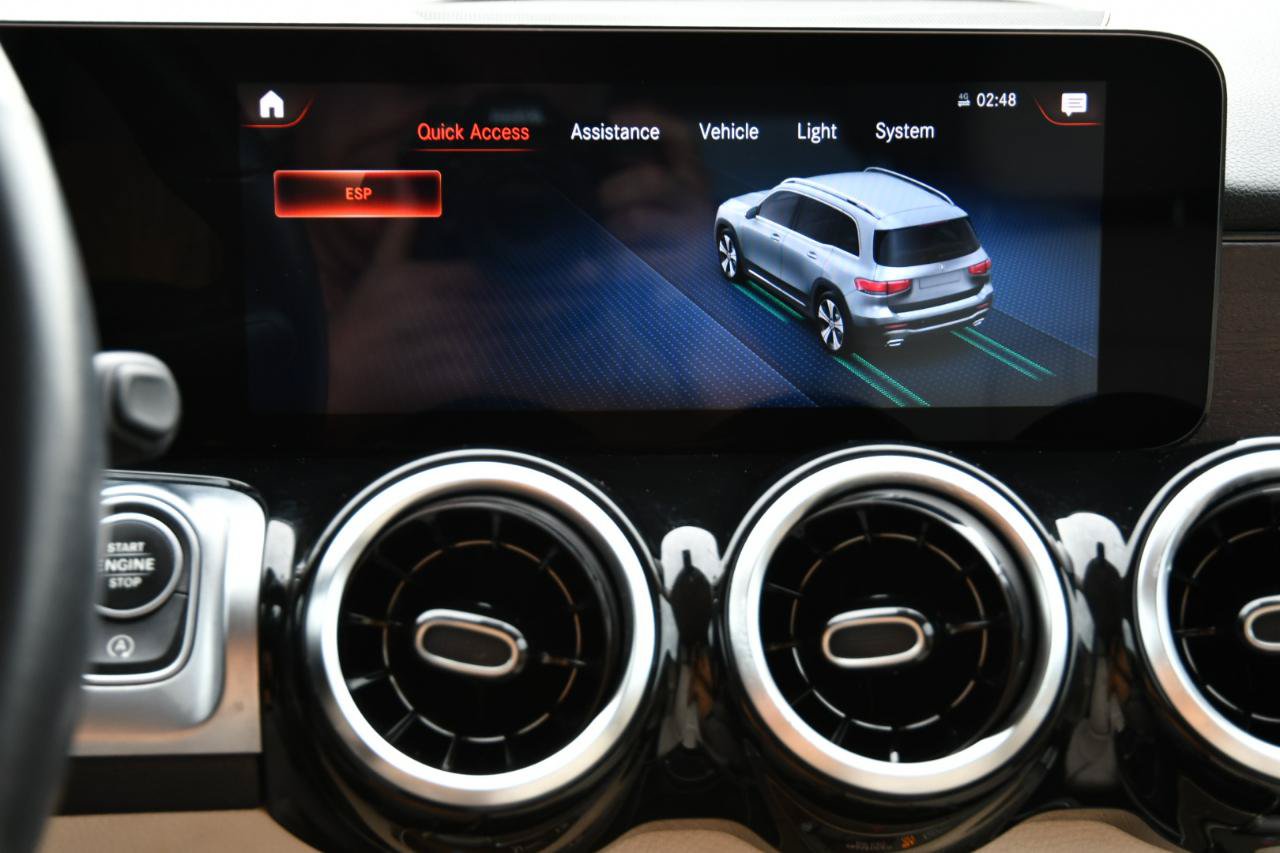 Used 2022 Mercedes-Benz GLB 250 w/ Premium Package image 20