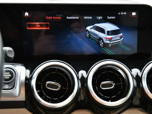Used 2022 Mercedes-Benz GLB 250 w/ Premium Package image 20