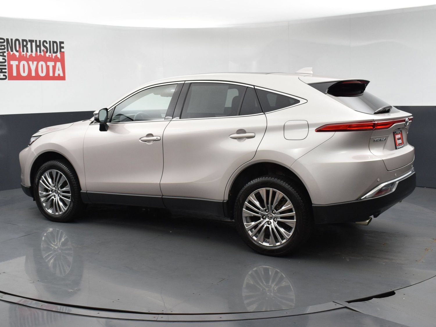 Used 2023 Toyota Venza Limited AWD/4WD image 2