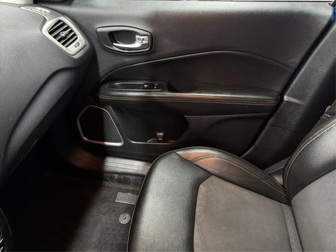 Used 2019 Jeep Compass Latitude w/ Cold Weather Group FWD image 33