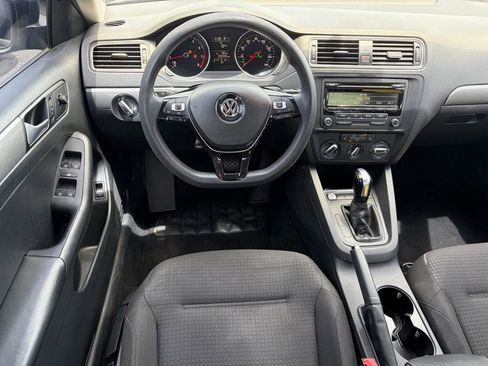 Used 2015 Volkswagen Jetta SE FWD image 9