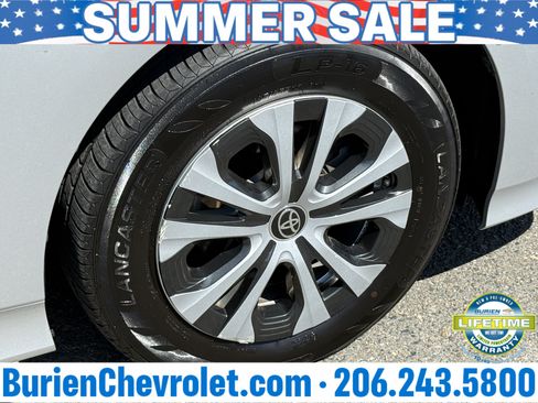 Used 2019 Toyota Prius LE AWD/4WD image 26