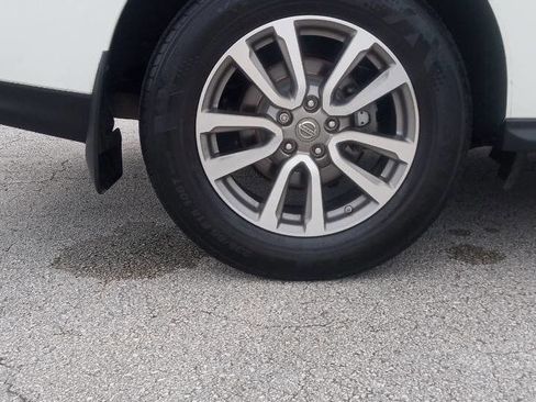 Used 2015 Nissan Pathfinder SV image 19