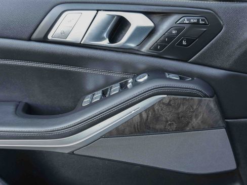 Used 2020 BMW X7 xDrive40i w/ Premium Package image 16