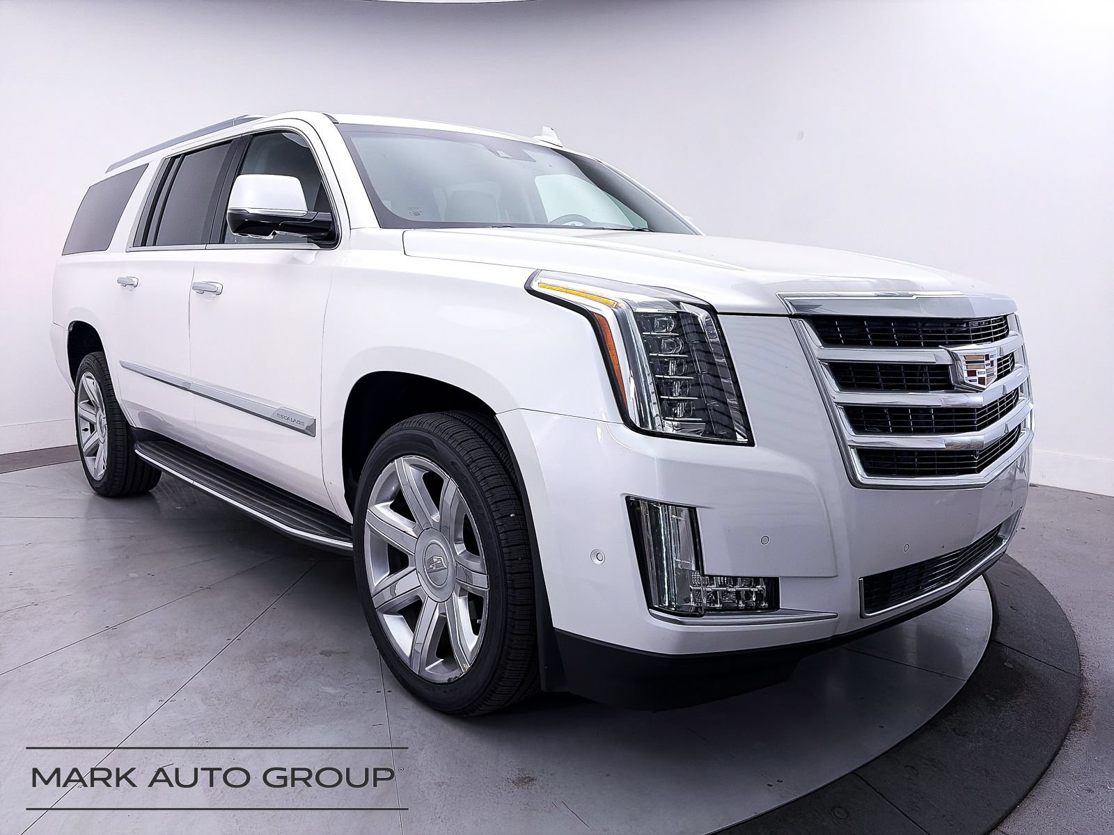 Used 2020 Cadillac Escalade ESV Luxury AWD/4WD image 1