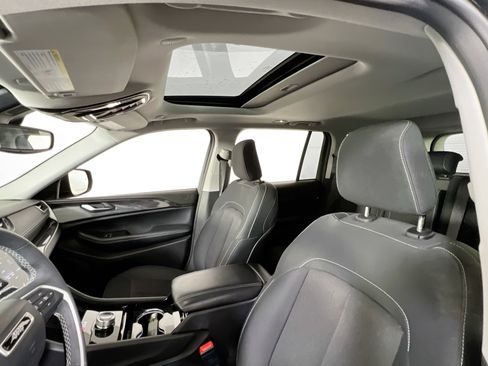 Used 2023 Jeep Grand Cherokee Laredo w/ Luxury Tech Group I image 21