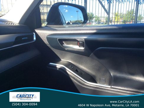 Used 2021 Toyota Highlander XLE image 11