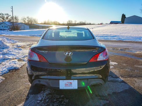 Used 2011 Hyundai Genesis 2.0T image 4