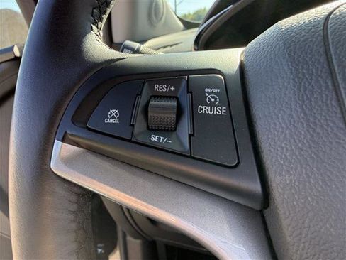 Certified 2022 Chevrolet Trax LT w/ LT Convenience Package image 17