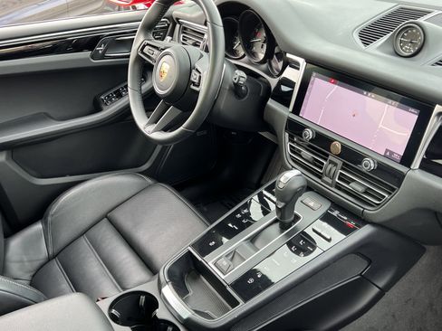 Certified 2022 Porsche Macan image 14