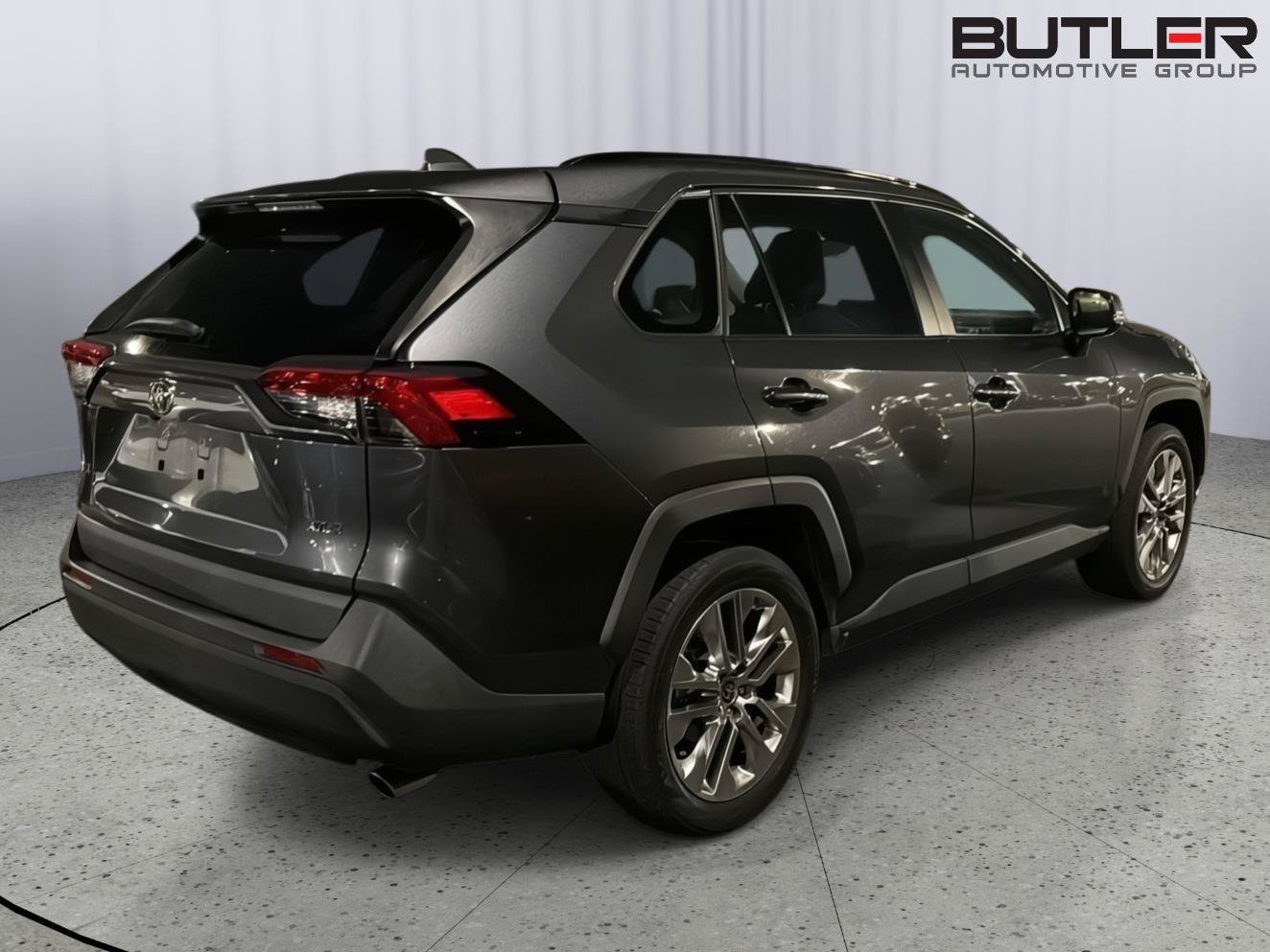 Used 2020 Toyota RAV4 XLE Premium FWD image 8
