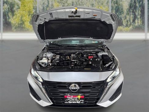 Used 2024 Nissan Altima 2.5 SV FWD image 11