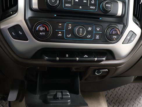 Used 2018 GMC Sierra 1500 SLE w/ SLE Value Package AWD/4WD image 10