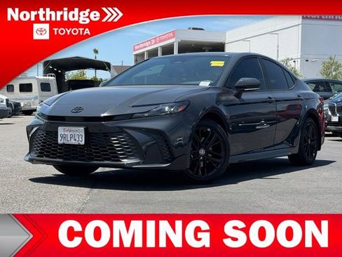 Used 2025 Toyota Camry SE w/ Convenience Package FWD image 2