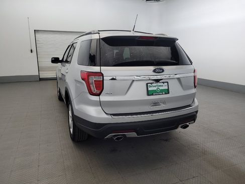 Used 2018 Ford Explorer XLT w/ Equipment Group 201A FWD image 6