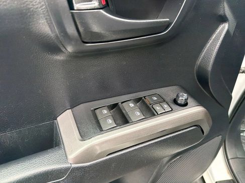 Certified 2019 Toyota Tacoma SR5 AWD/4WD image 21