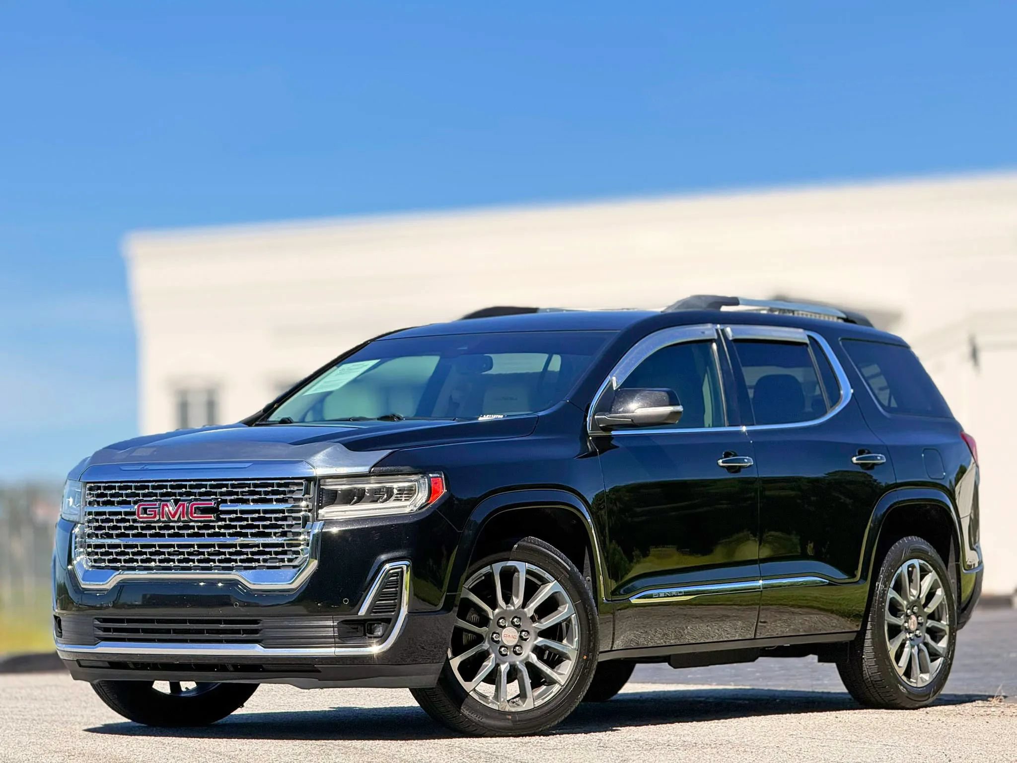 Used 2020 GMC Acadia Denali FWD image 1
