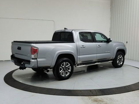 Used 2019 Toyota Tacoma Limited image 7