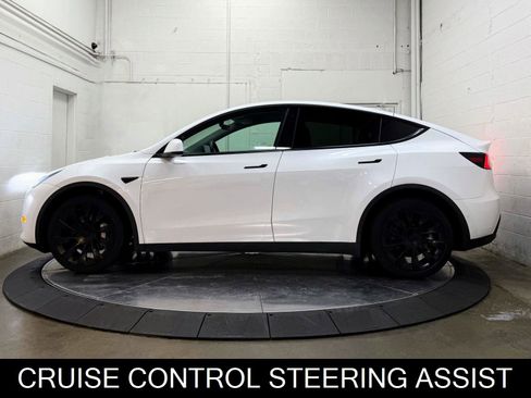 Used 2021 Tesla Model Y Long Range image 5