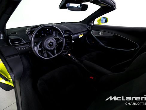 Used 2025 McLaren Artura Spider RWD image 13