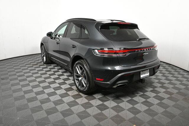 Certified 2026 Porsche Macan AWD/4WD image 3