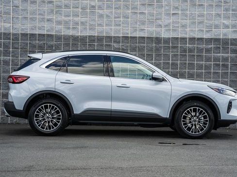 New 2025 Ford Escape SE w/ PHEV Premium Package image 4