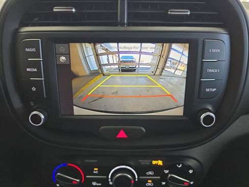 Used 2025 Kia Soul LX image 16
