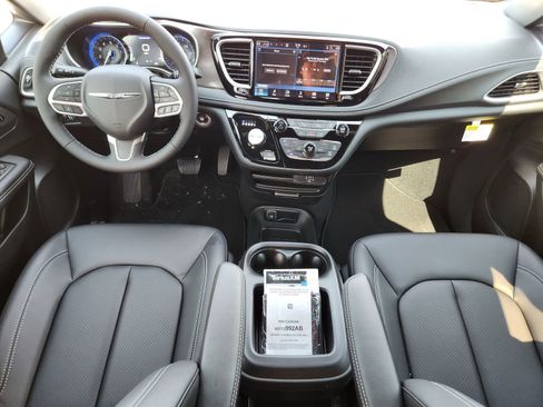 New 2026 Chrysler Pacifica Select image 22