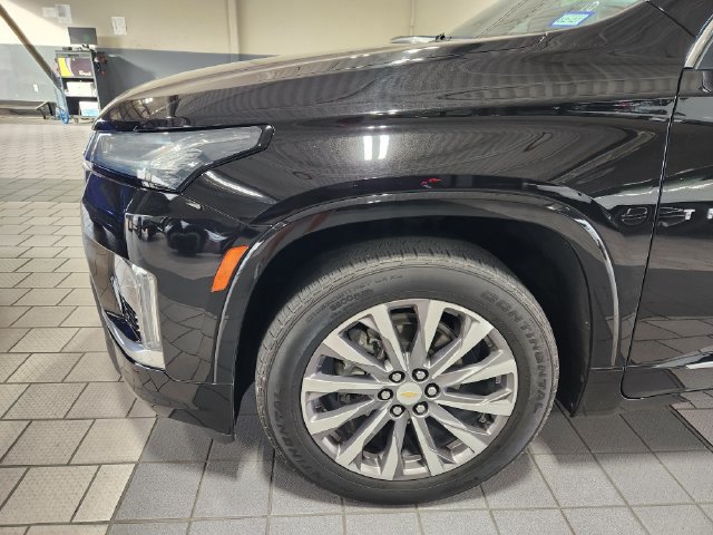 Used 2023 Chevrolet Traverse Premier FWD image 7