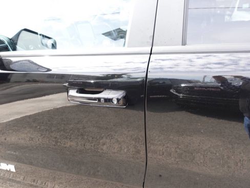 Used 2022 RAM 1500 Laramie AWD/4WD image 17