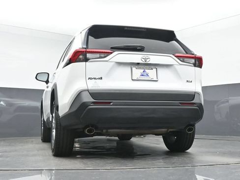 Used 2020 Toyota RAV4 XLE Premium FWD image 34